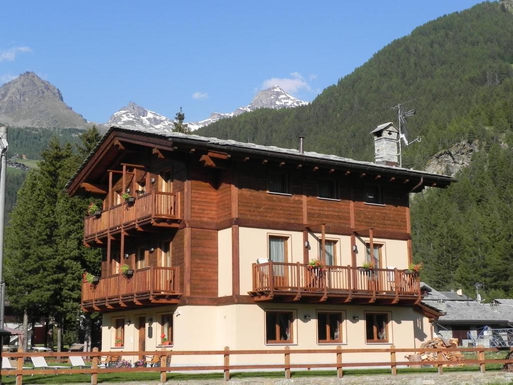 Villa Americana Chambres D'Hotes Champoluc Exterior foto